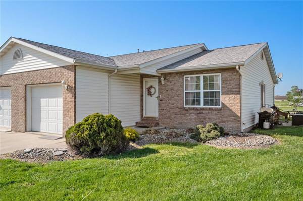 140 Sunbeam DR #B,  Highland,  IL 62249