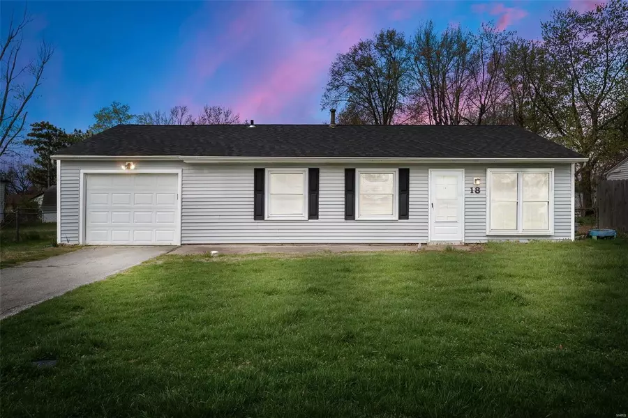 18 Bluegrass LN, St Peters, MO 63376