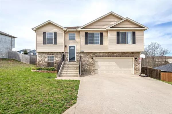 105 Sandstone DR, St Robert, MO 65584