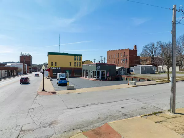Hannibal, MO 63401,219 N 3rd ST