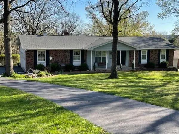 5658 Country Club LN, Washington, MO 63090