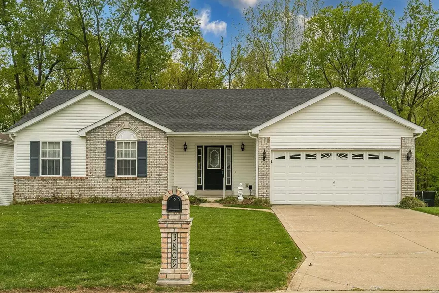 3809 Pine Forest LN, St Charles, MO 63304