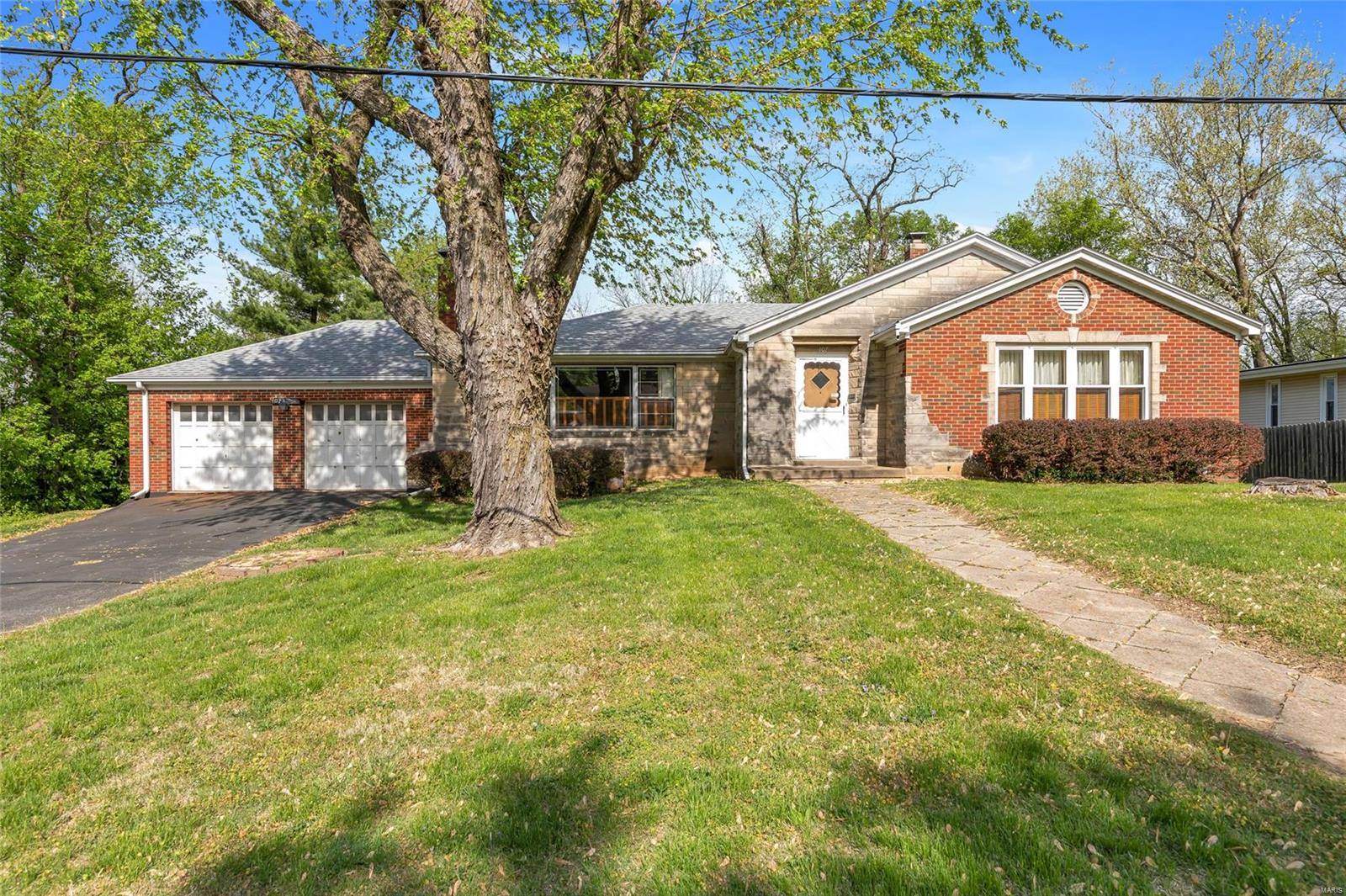 107 Bluffview LN, Collinsville, IL 62234