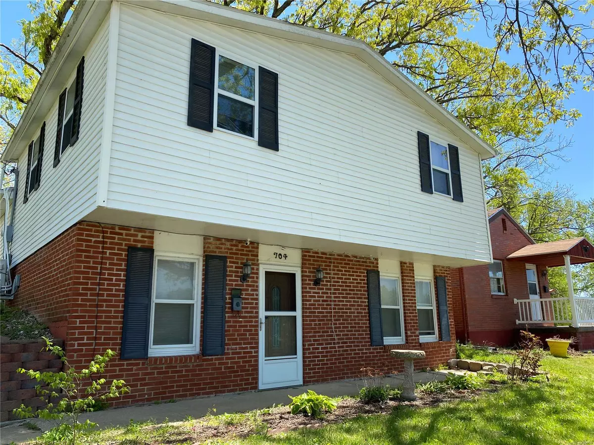 Hannibal, MO 63401,704 Hazel ST