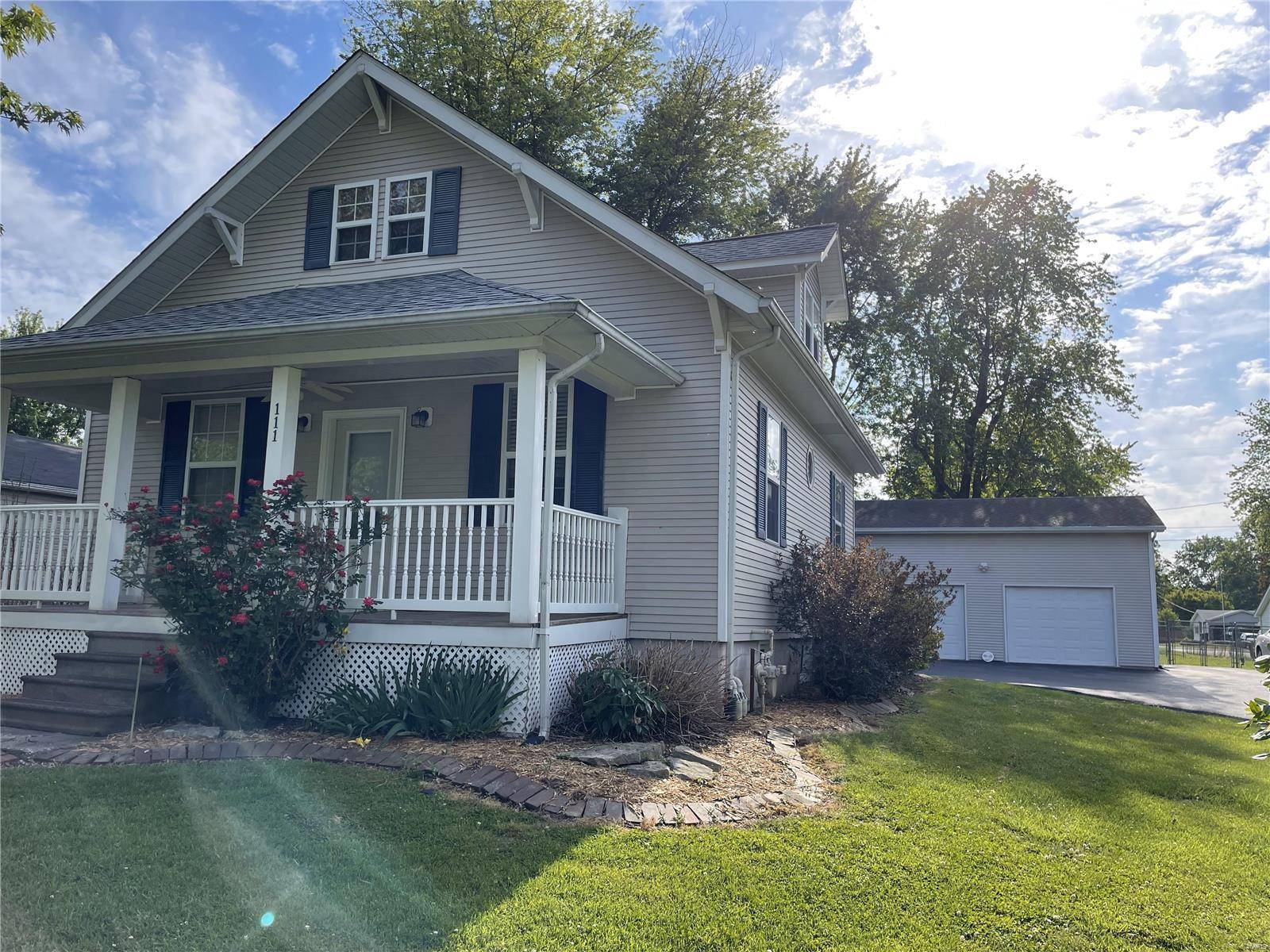 111 Oak ST,  Moro,  IL 62067