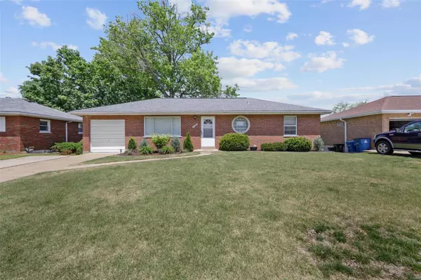 1255 Darding DR, St Louis, MO 63125