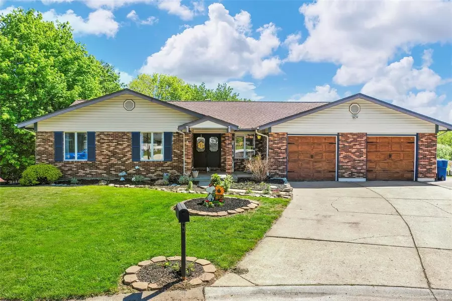 9 Spring CT, St Peters, MO 63376