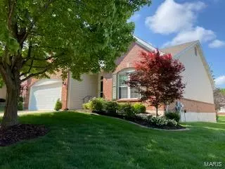 4 Eagle Cove LN, St Charles, MO 63303