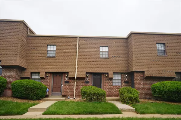 Florissant, MO 63034,3614 Candlewyck Club #E