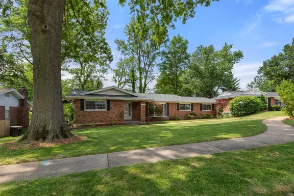 Sunset Hills, MO 63126,11728 Arboroak DR