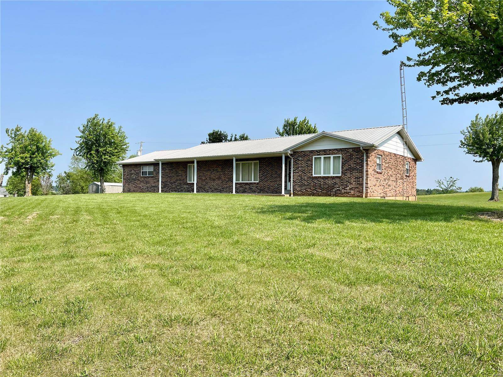 1775 Highway P, Perryville, MO 63775