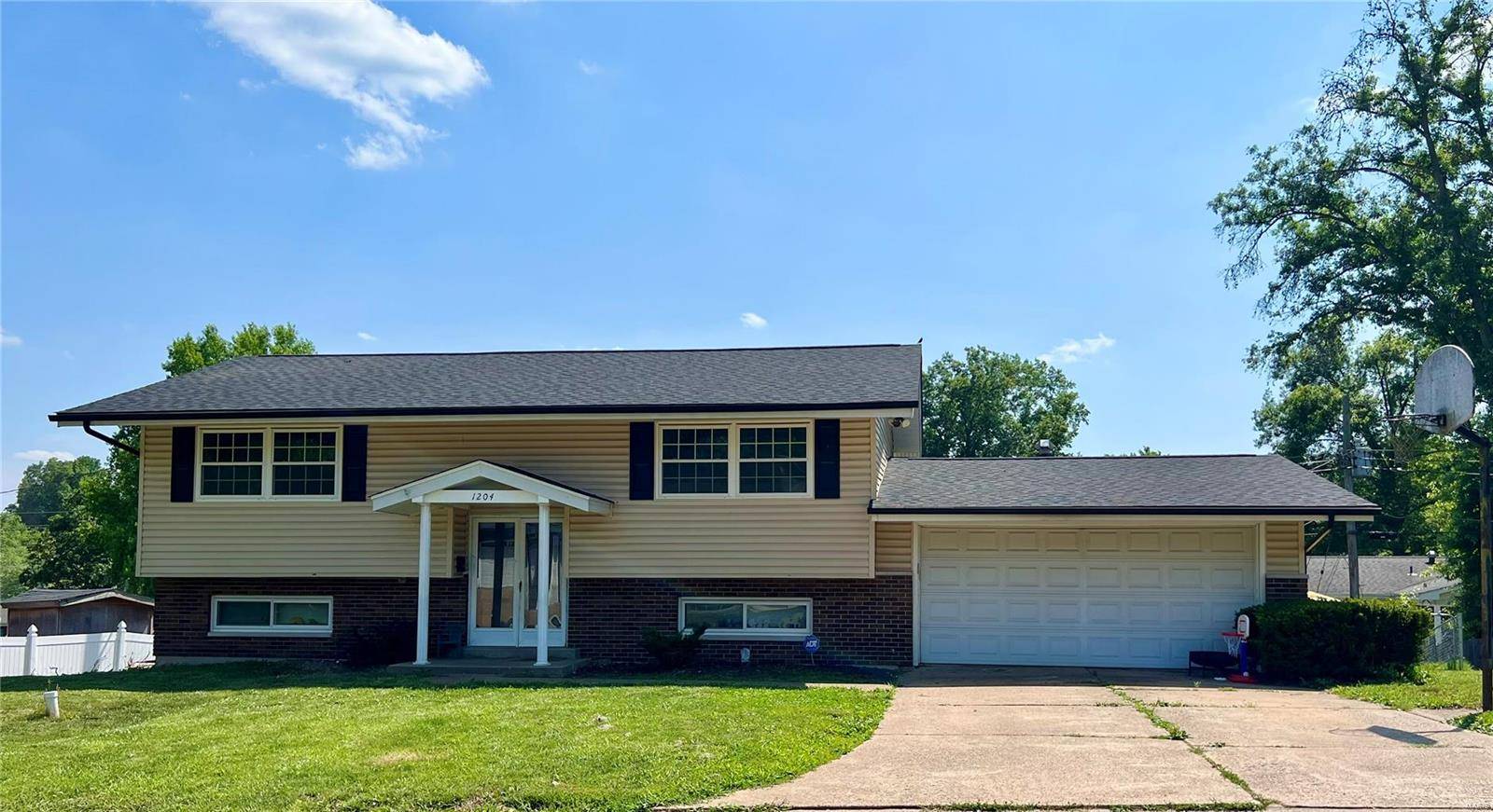 1204 Alexander DR, Festus, MO 63028