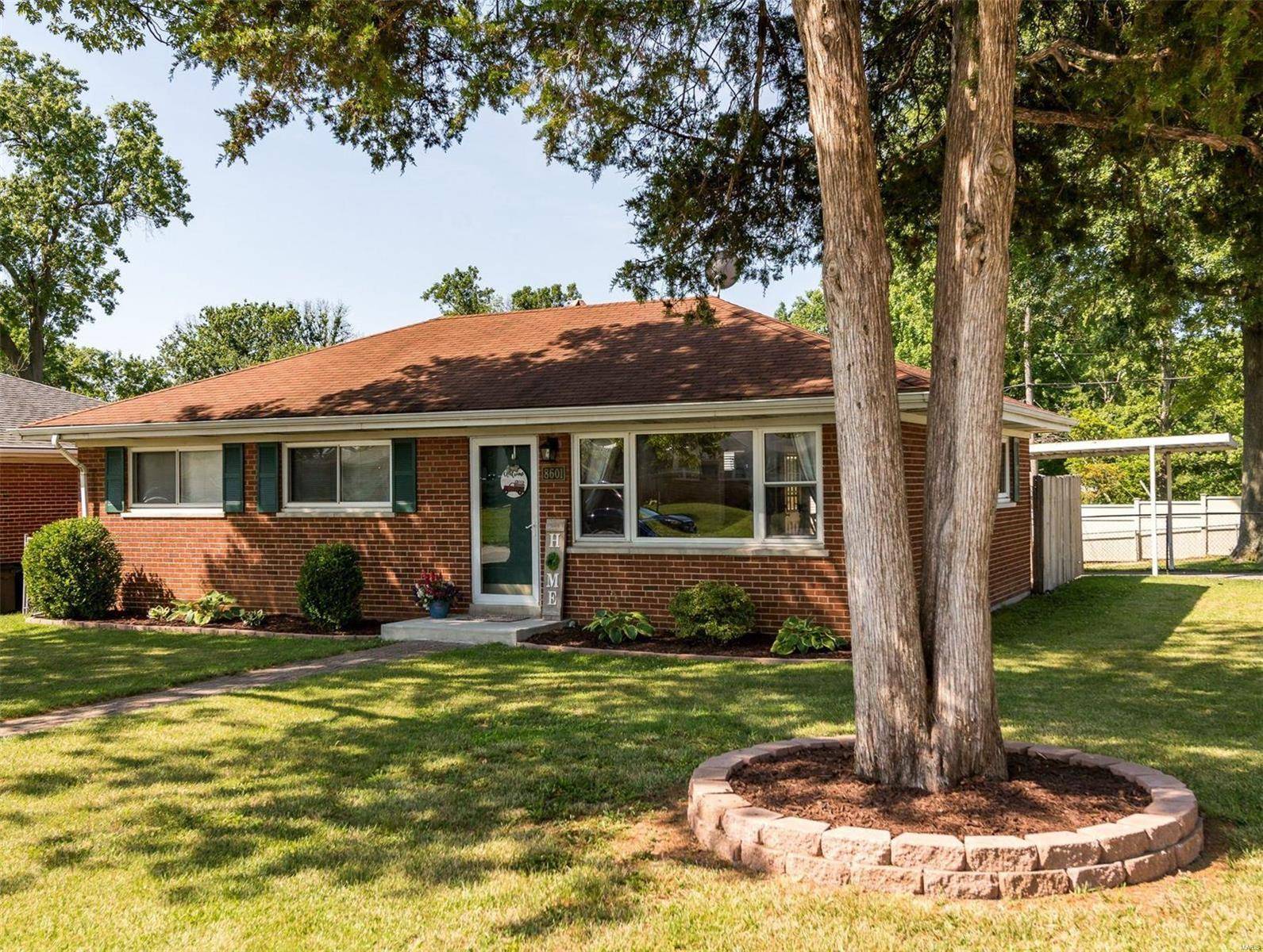 8601 Villa Crest DR,  Crestwood,  MO 63126