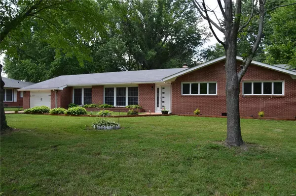 515 W James Boulevard, St James, MO 65559