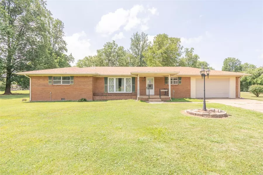 24 Kathy LN, Poplar Bluff, MO 63901