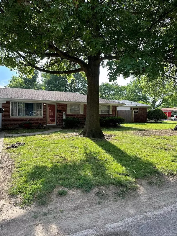 25 Buckingham RD, Belleville, IL 62226