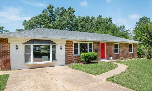 9 Bromley DR, St Louis, MO 63135