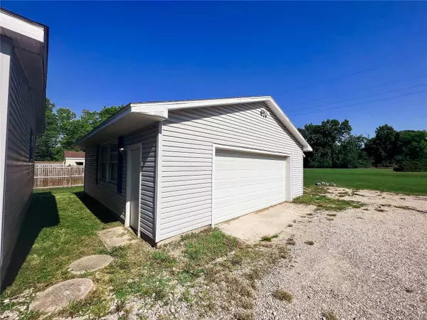 Salem, IL 62881,320 W Kell ST