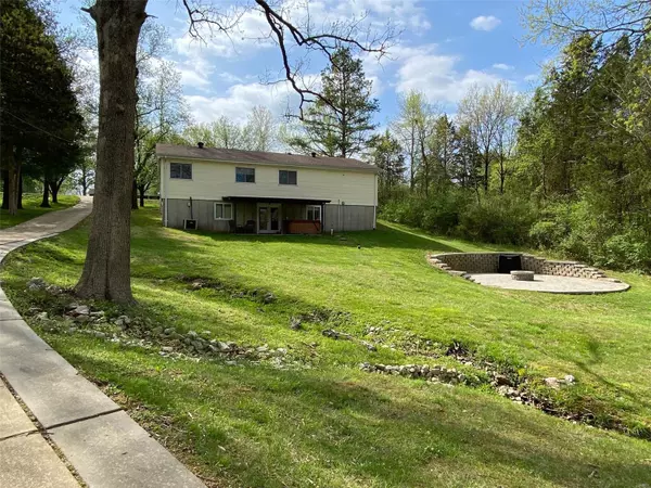 Villa Ridge, MO 63089,697 Highway At