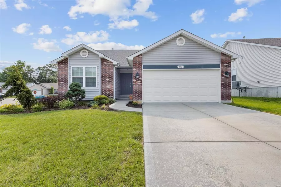 210 Discovery Village CIR, Wentzville, MO 63385