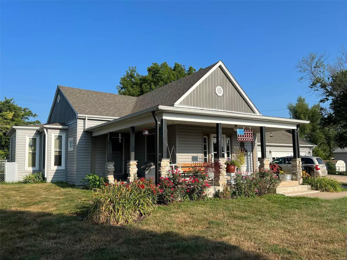 Palmyra, MO 63461,808 N Main