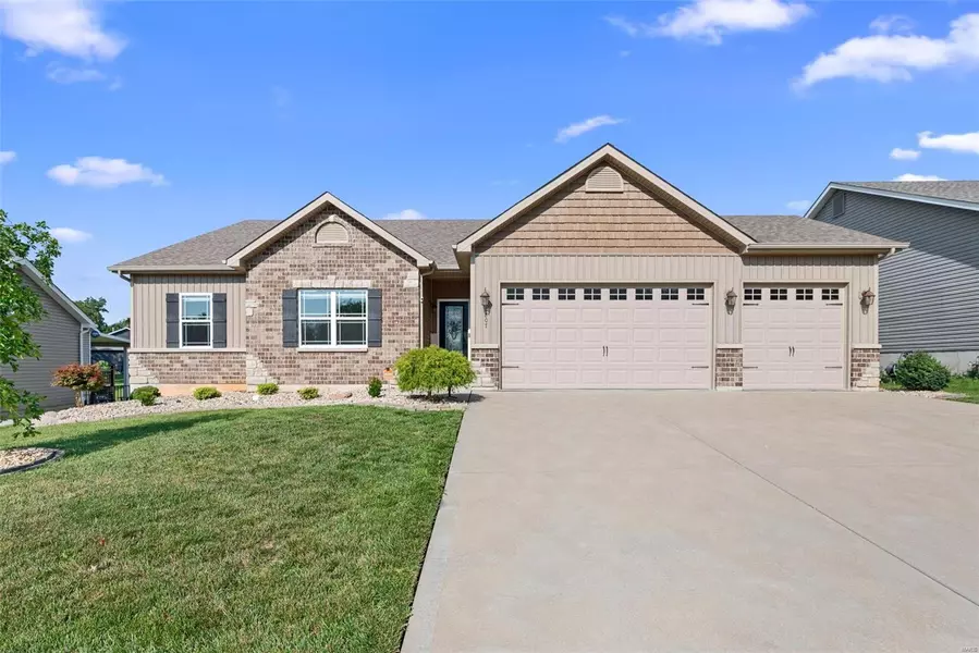 1807 Barclay Bluff CT, Wentzville, MO 63385