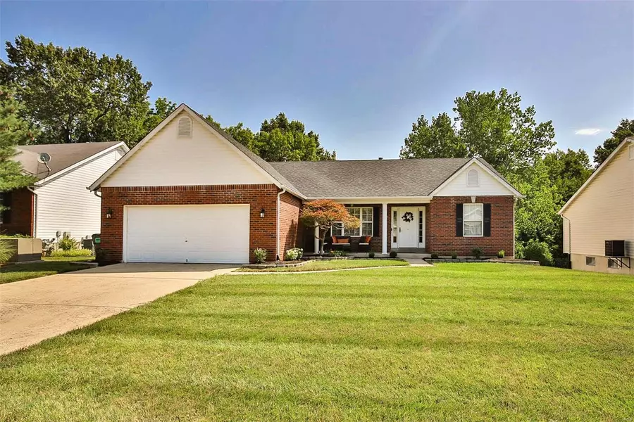 1140 Sweeping Oaks DR, St Charles, MO 63304