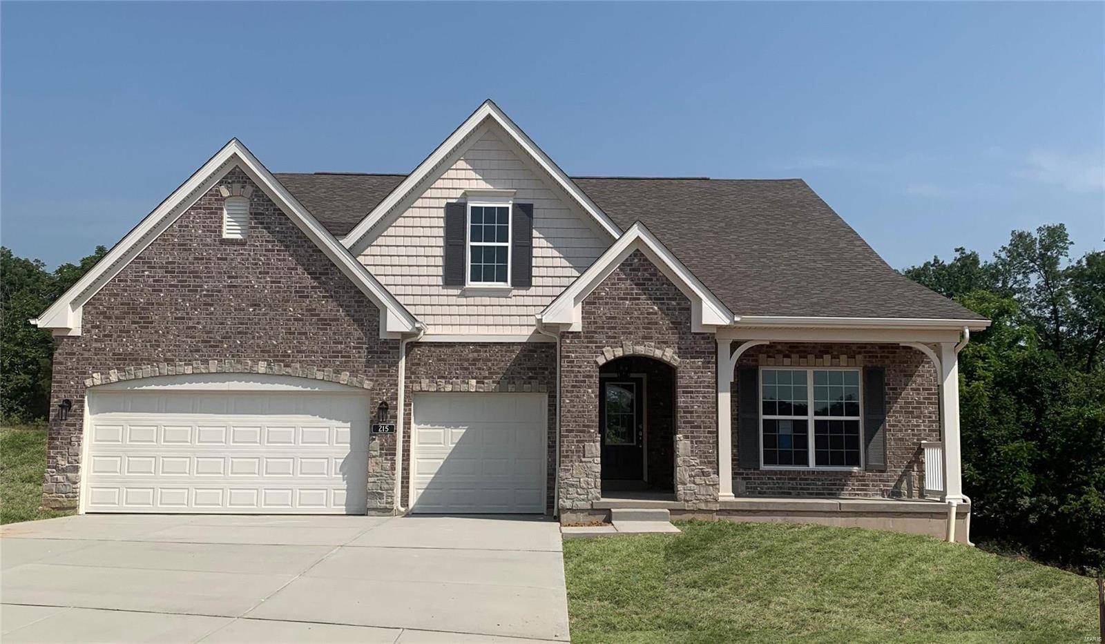 215 Balmoral Gardens CT, Lake St Louis, MO 63367