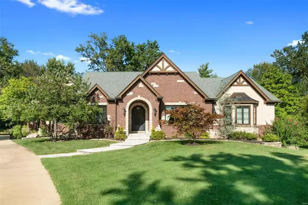 17 Ladue Manor, Ladue, MO 63124