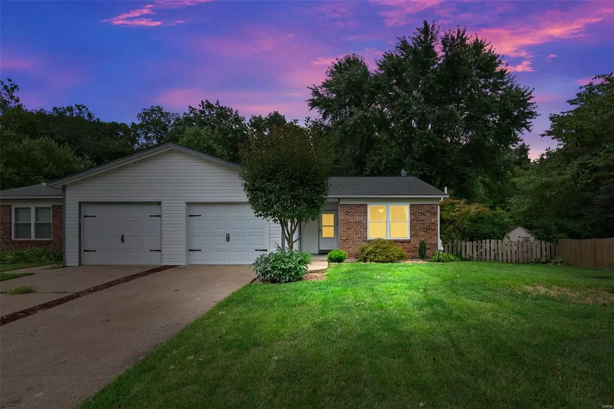 St Peters, MO 63376,5 Laura CT