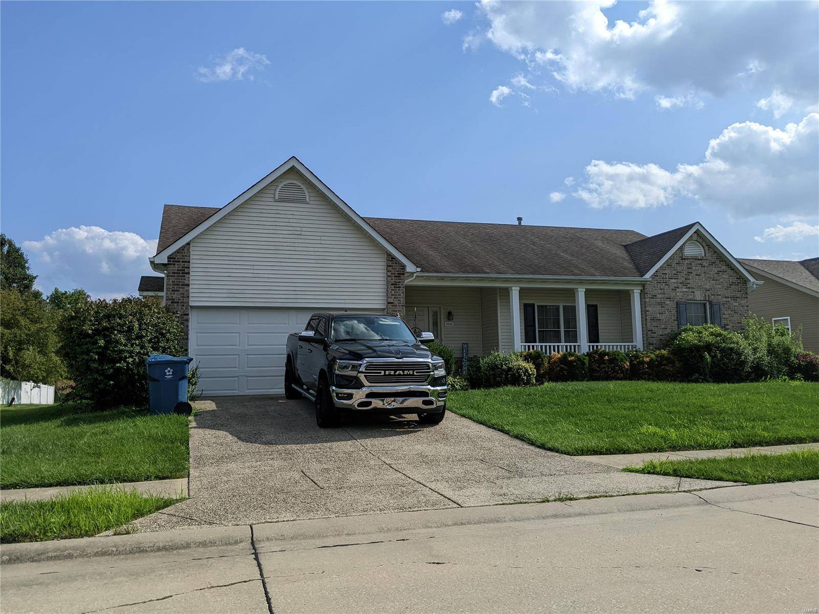 3525 Capri LN, Belleville, IL 62221