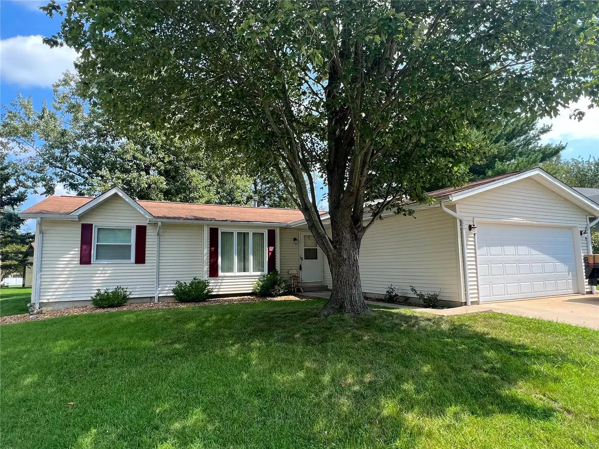 Highland, IL 62249,2825 Larkspur DR