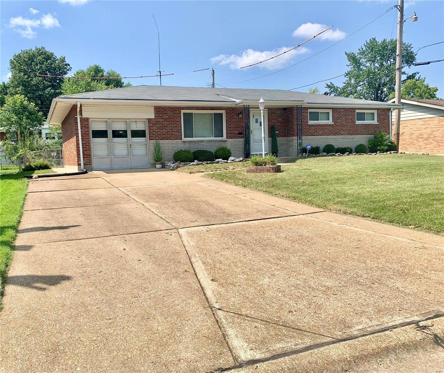 9907 Wil Bes DR, Affton, MO 63123