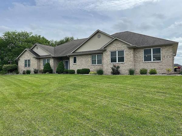 832 Brooke LN,  New Athens,  IL 62264