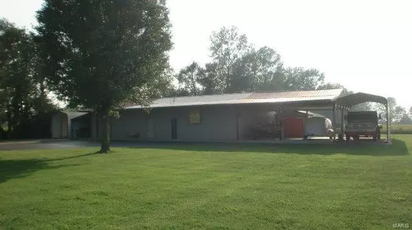 2205 S Highway 105, Charleston, MO 63834