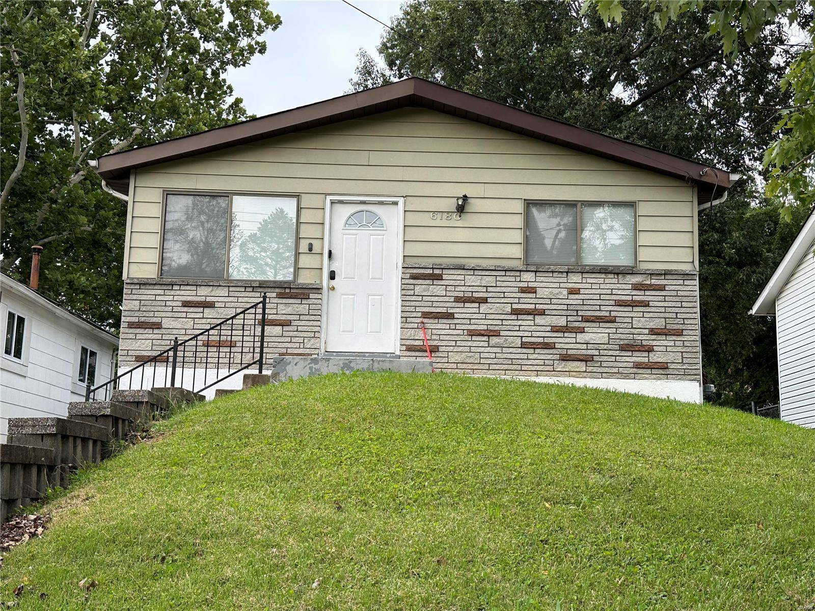 6180 Emerald AVE, St Louis, MO 63135