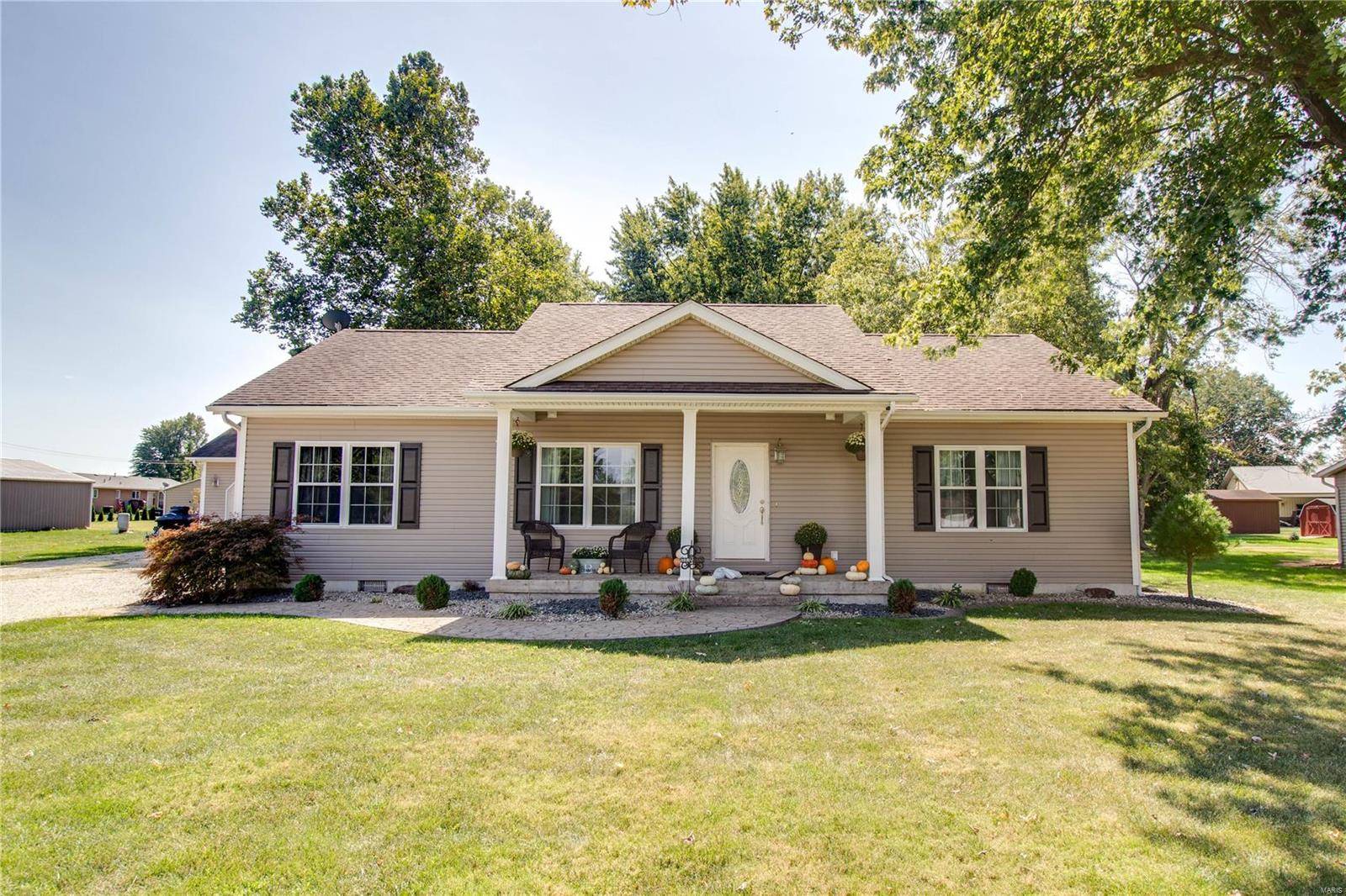 23611 Mallard LN, Jerseyville, IL 62052