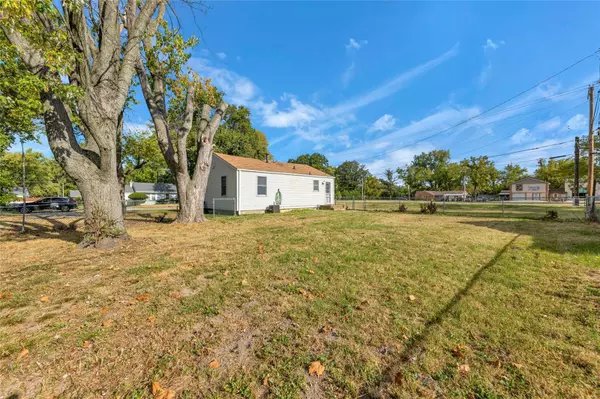 Hazelwood, MO 63042,7114 Willow LN