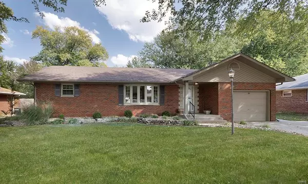 26 Crossroad DR, Fairview Heights, IL 62208