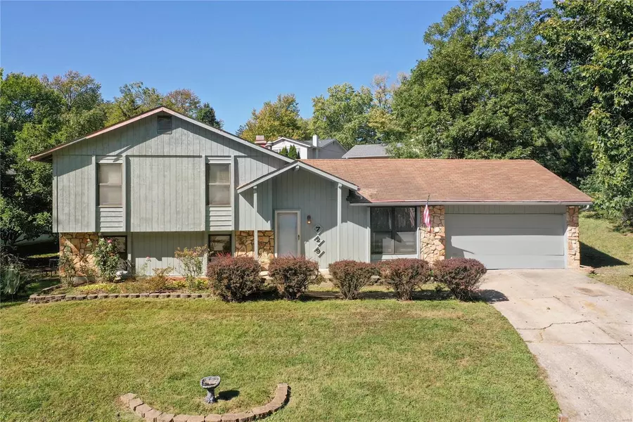 729 Magnolia LN, St Peters, MO 63376