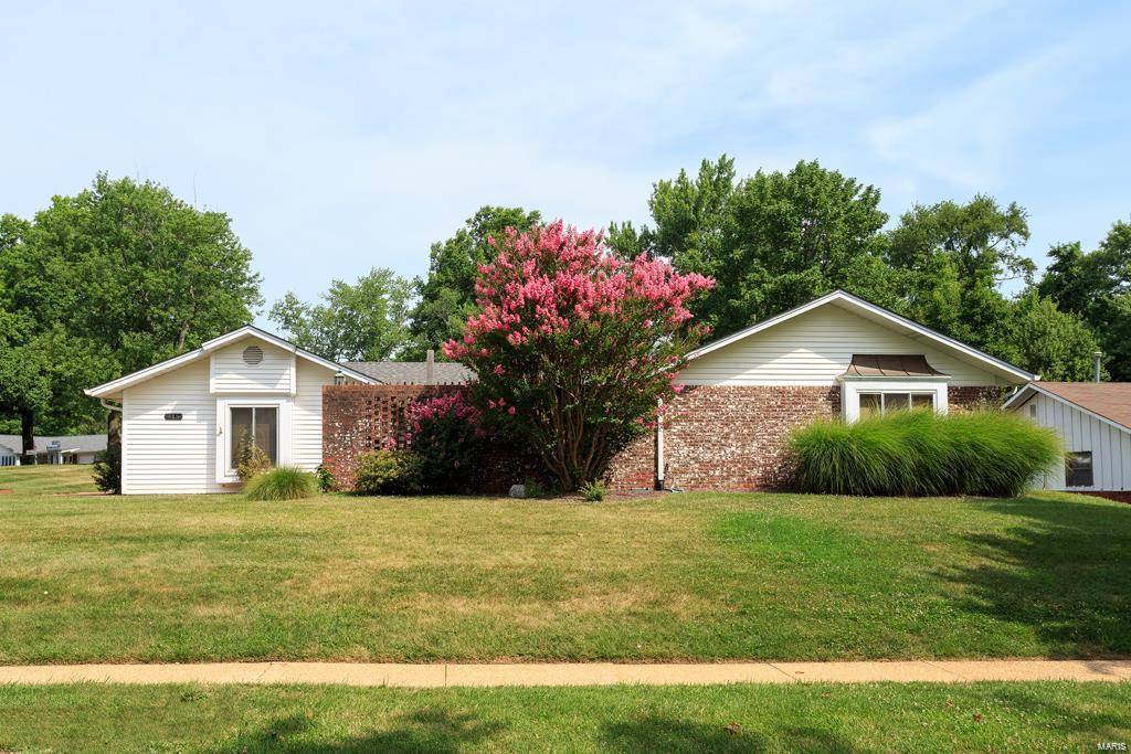 415 Glenmeadow DR, Ballwin, MO 63011