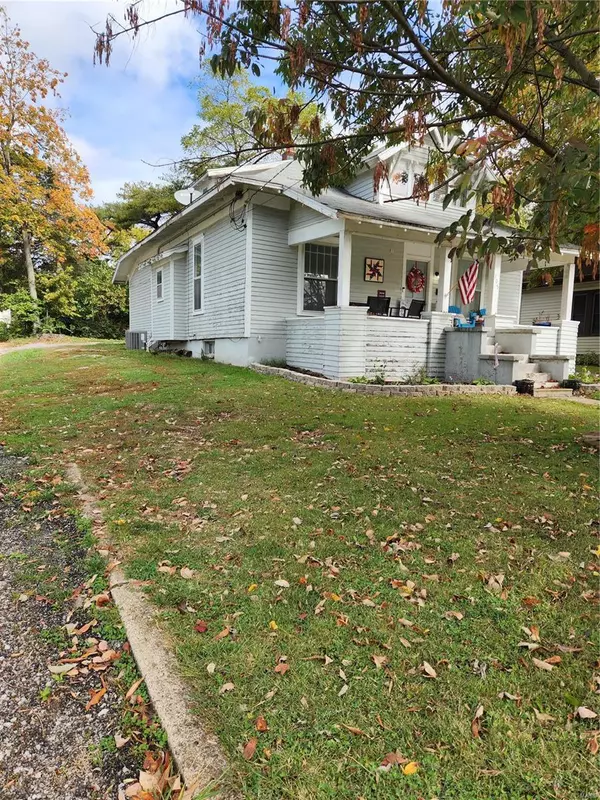 705 College, Greenville, IL 62246