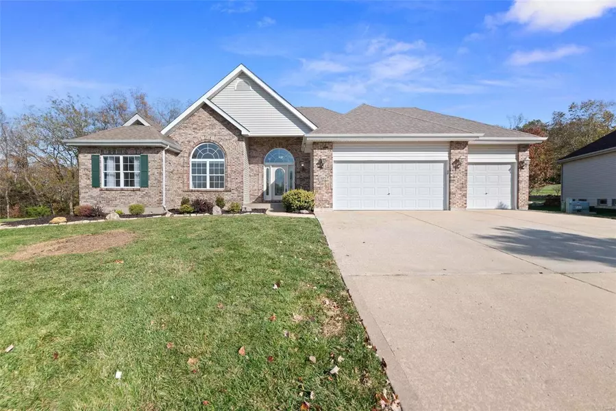 1025 Pleasant Meadow DR, Lake St Louis, MO 63367