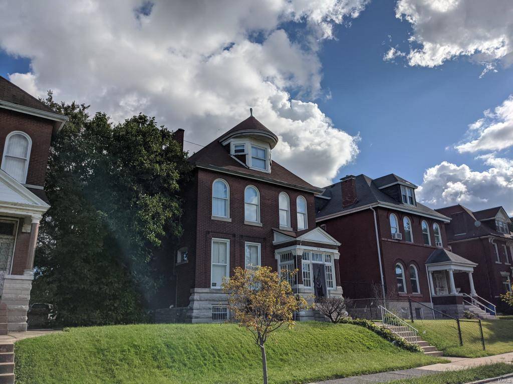 1938 E Adelaide AVE,  St Louis,  MO 63107