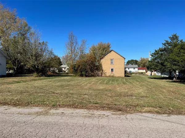 203 W Moore W, Owensville, MO 65066