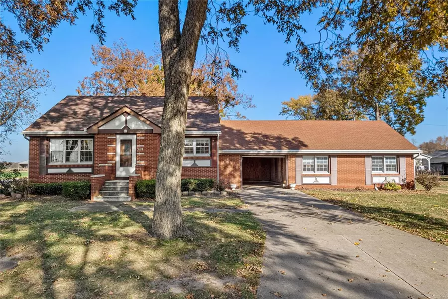 591 W 4th ST, Beckemeyer, IL 62219