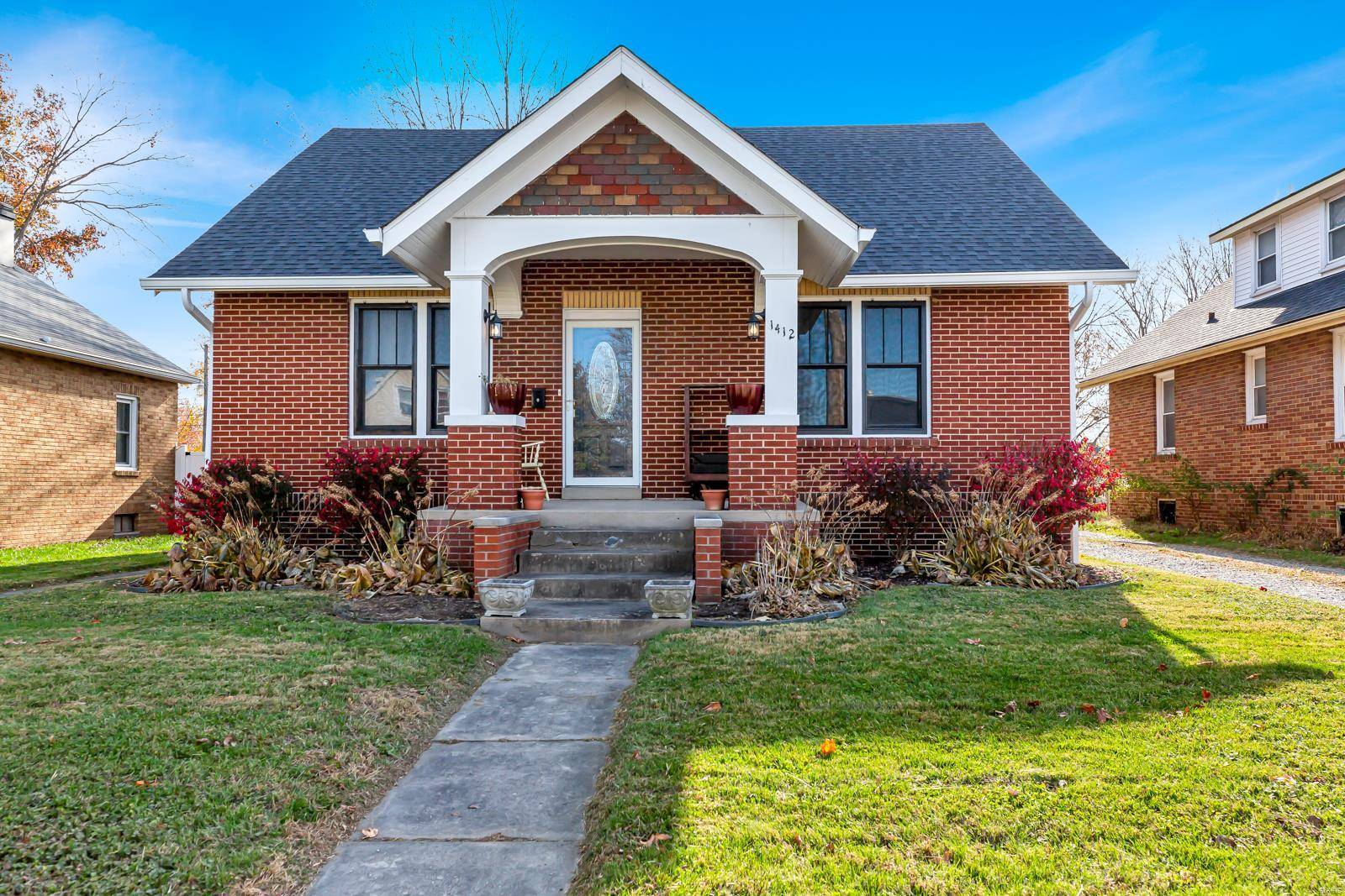 1412 6th ST, Highland, IL 62249