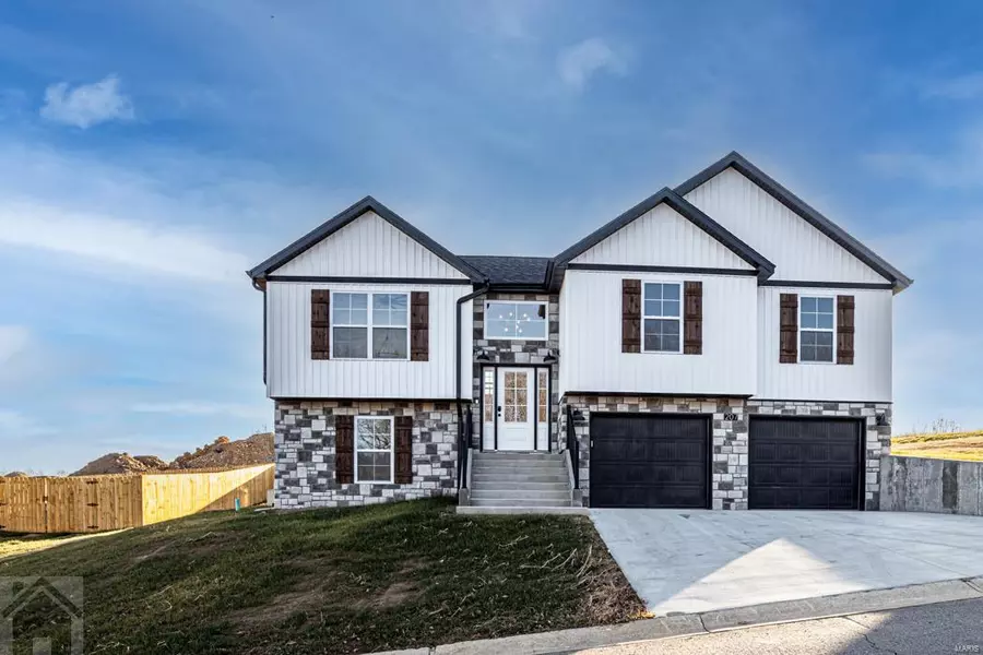 207 Majestic DR, Waynesville, MO 65583