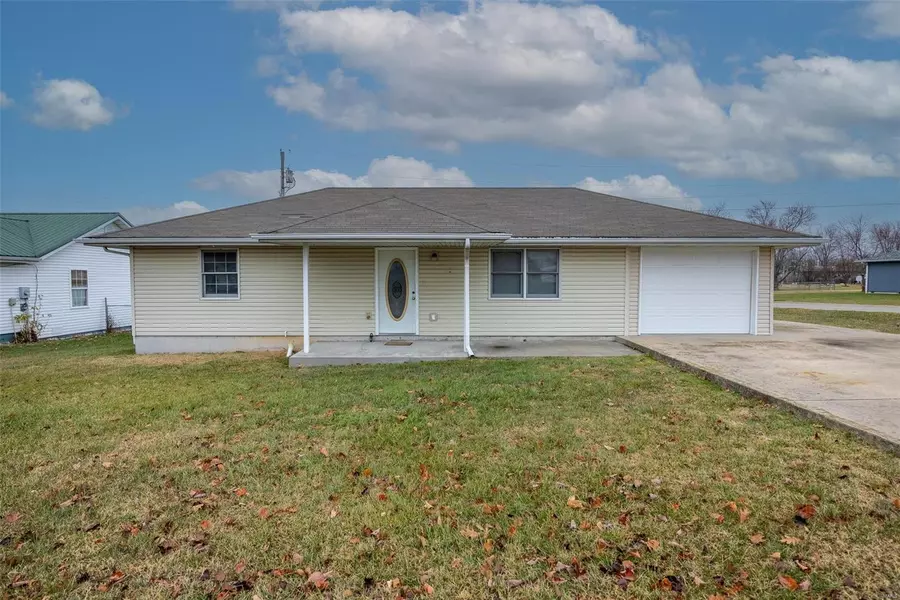 1113 Lacy DR, Lebanon, MO 65536