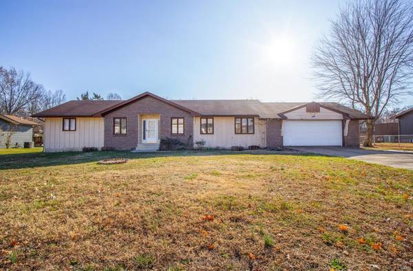 605 Hunters Creek DR,  Lebanon,  MO 65536